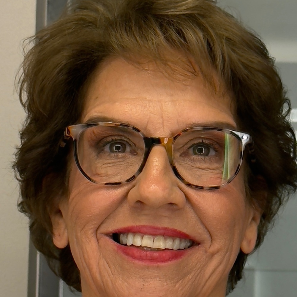 Meet your Posher, Laurie